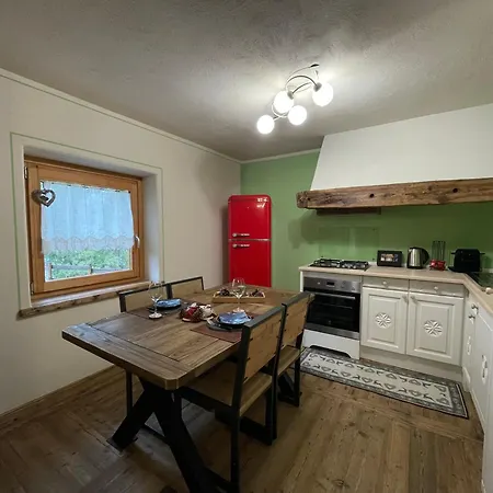 Chalet In - La Luge Cerise